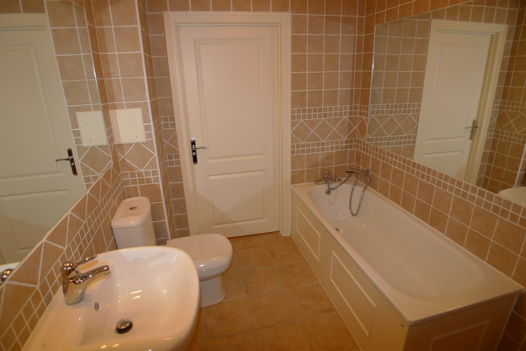 2 bed flat to rent in Plaistow Lane, Bromley  - Property Image 5