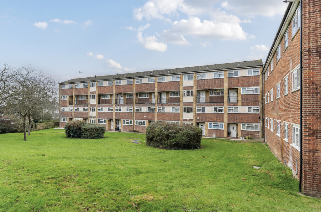 3 bed flat to rent in Etfield Grove, Sidcup, DA14 6LN