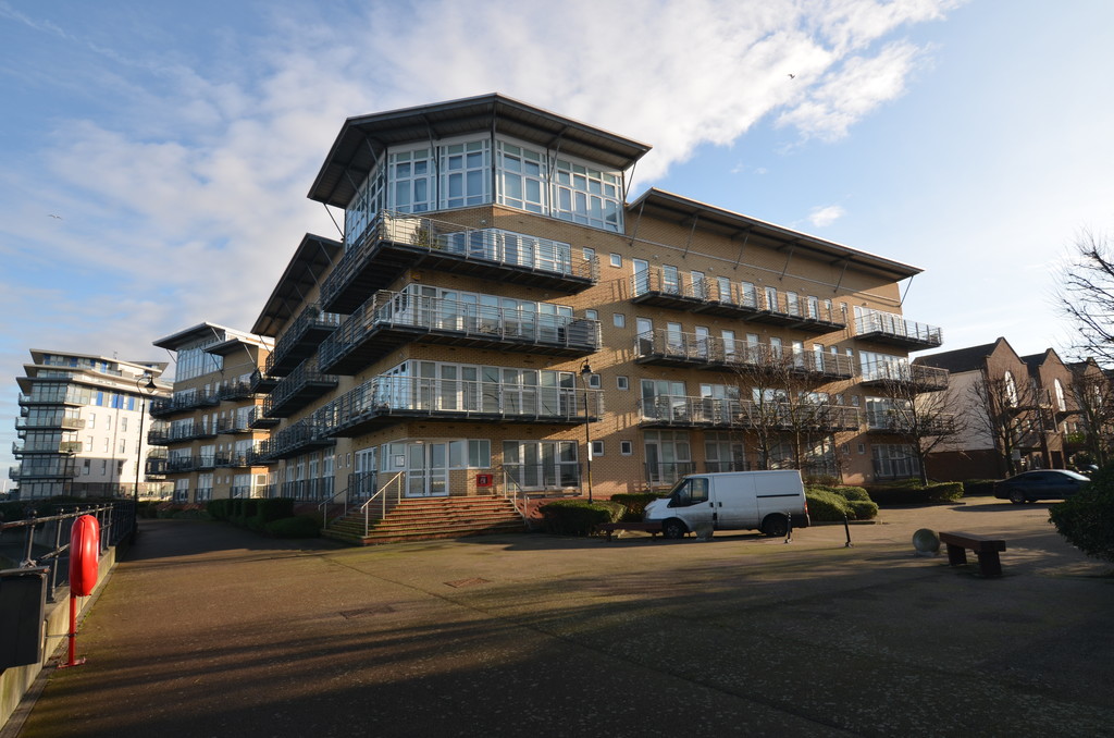 1 bed apartment to rent in Portland Place, Greenhithe  - Property Image 1