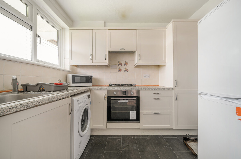 3 bed flat for sale in Etfield Grove, Sidcup  - Property Image 3