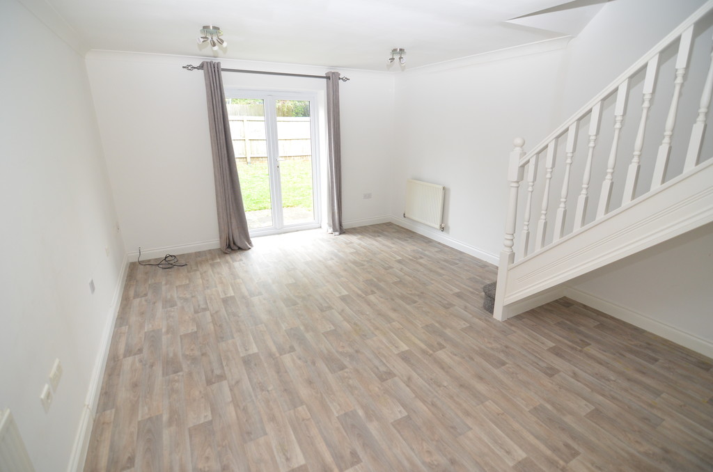 2 bed end of terrace house to rent in Sparkes Close, Bromley  - Property Image 2