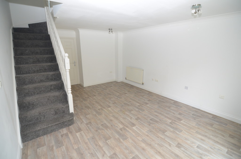 2 bed end of terrace house to rent in Sparkes Close, Bromley  - Property Image 4