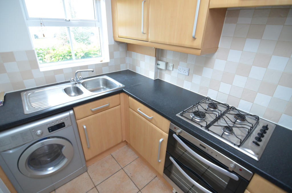 2 bed end of terrace house to rent in Sparkes Close, Bromley  - Property Image 5