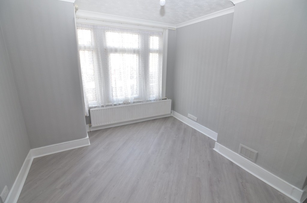 2 bed terraced house to rent in Anne Of Cleves Road, Dartford  - Property Image 2