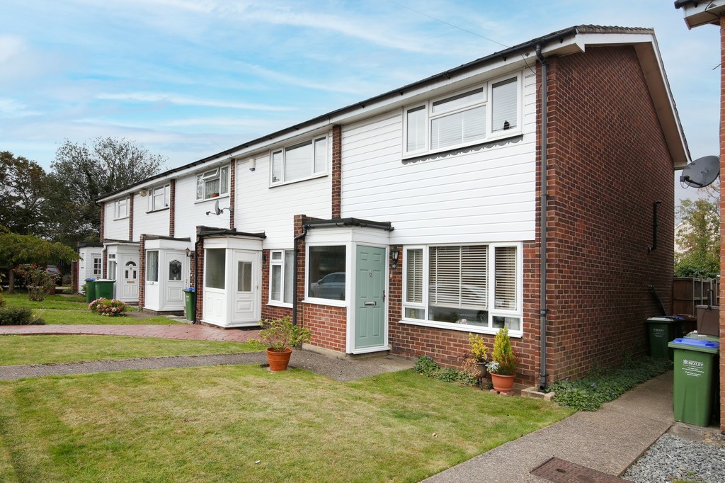 2 bed end of terrace house for sale in Bursdon Close, Sidcup, DA15