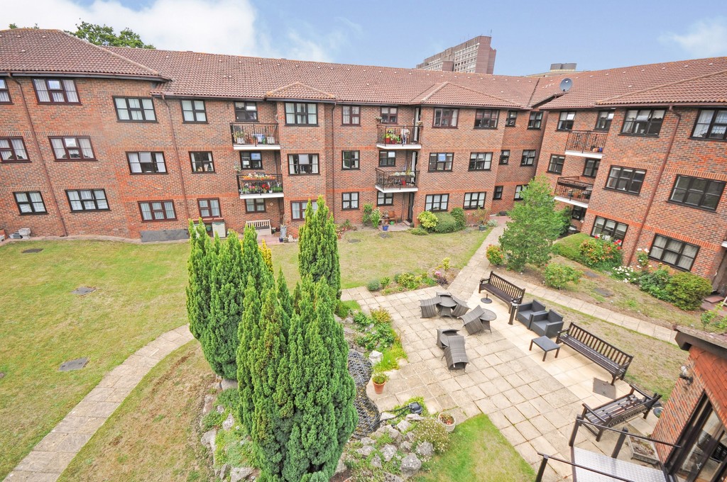1 bed ground floor flat for sale in Hatherley Crescent, Sidcup, DA14