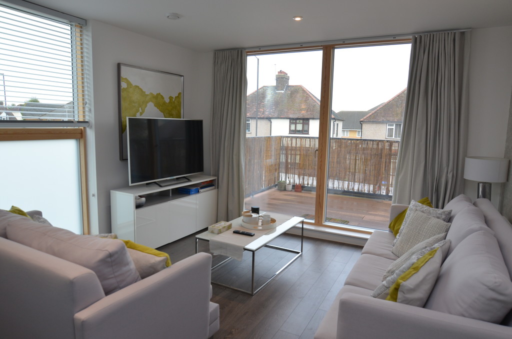 2 bed apartment to rent in Eastnor Road, London  - Property Image 3