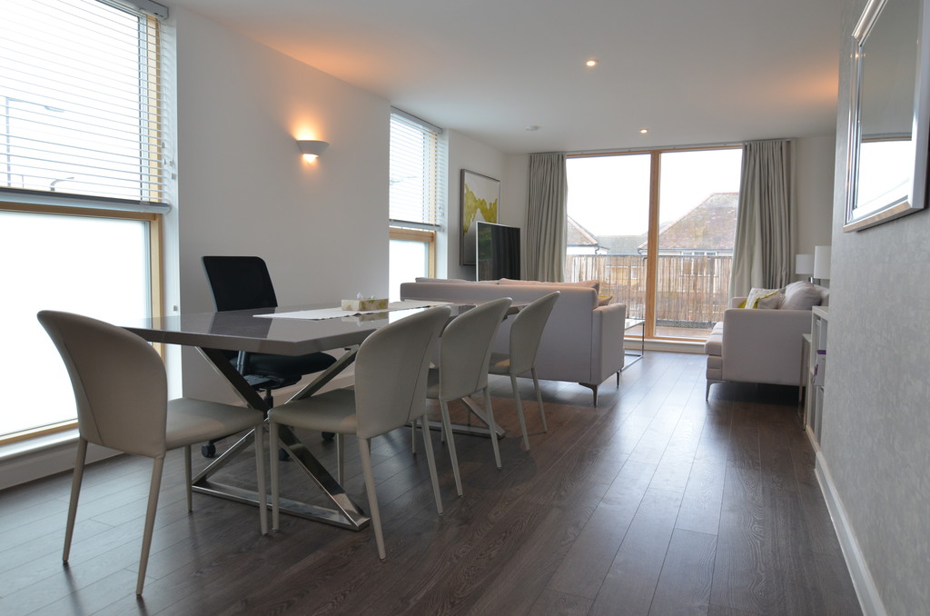 2 bed apartment to rent in Eastnor Road, London  - Property Image 2