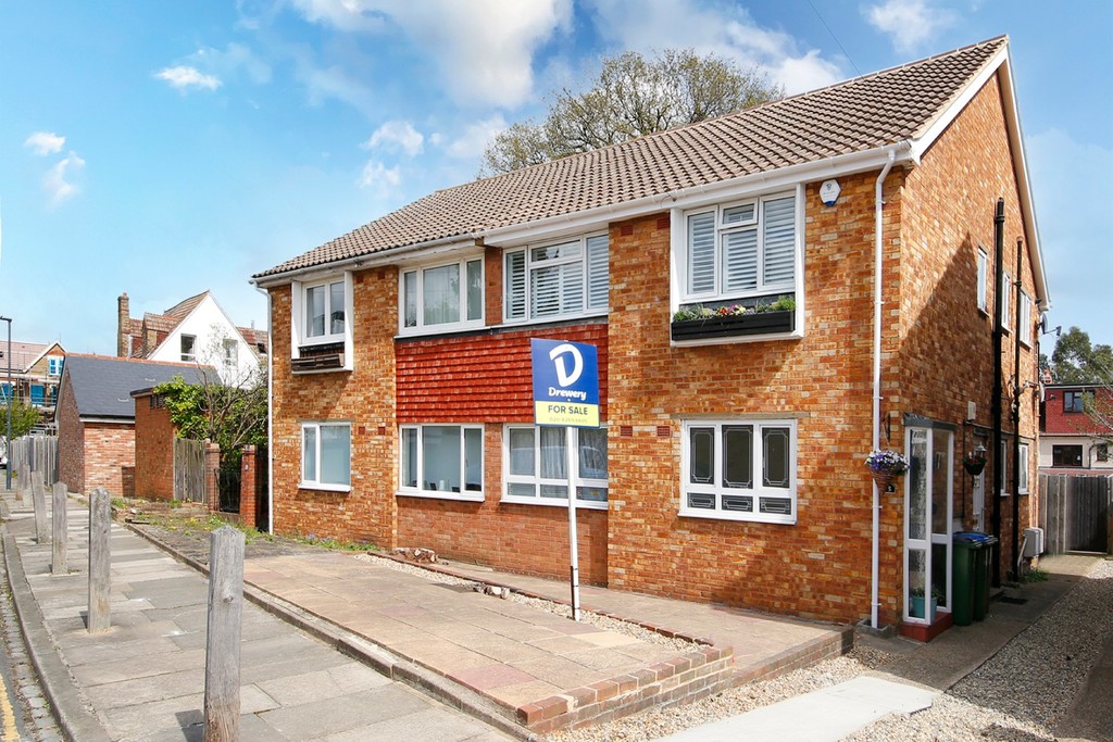 2 bed ground floor maisonette for sale in Colyer Close, London, SE9 