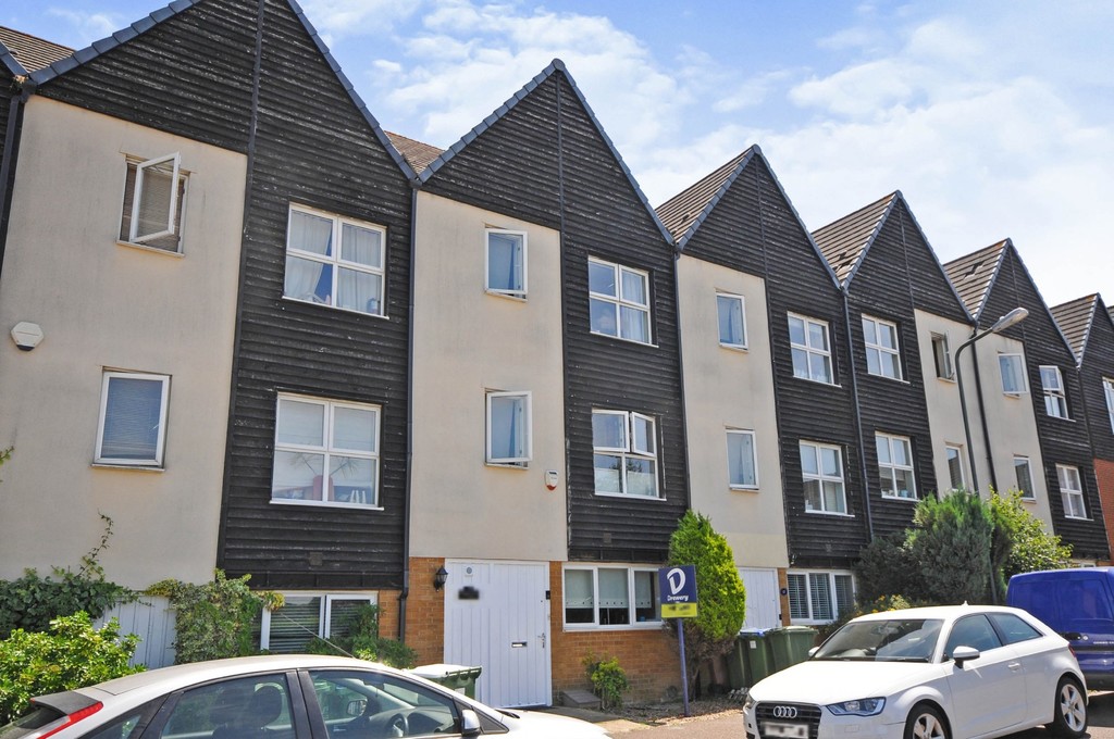 4 bed terraced house for sale in Cloudeseley Close, Sidcup, DA14