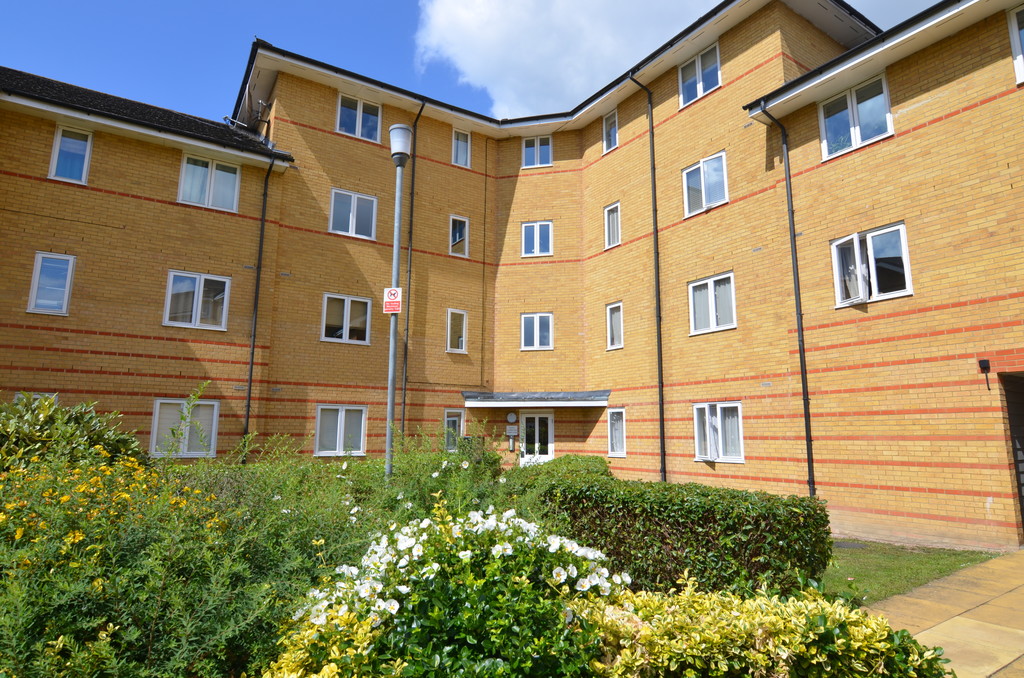 2 bed flat to rent in Stanley Close, London  - Property Image 11
