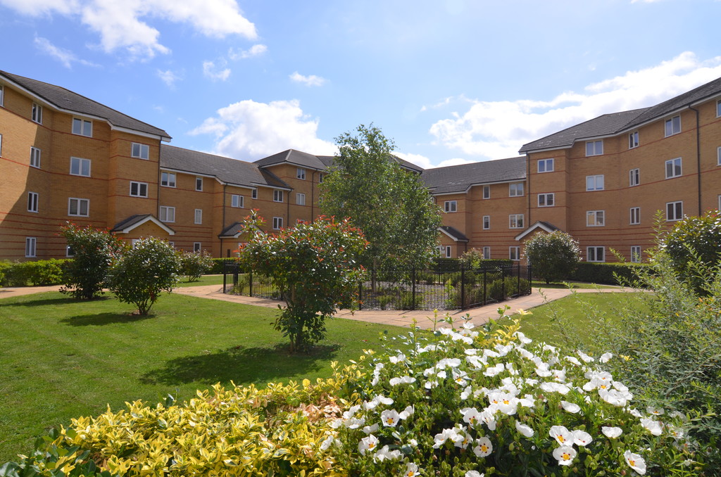 2 bed flat to rent in Stanley Close, London  - Property Image 1