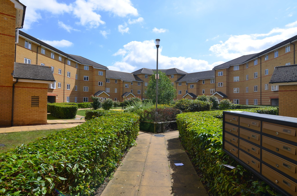 2 bed flat to rent in Stanley Close, London  - Property Image 12