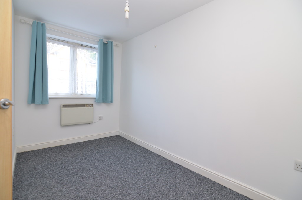 2 bed flat to rent in Stanley Close, London  - Property Image 6