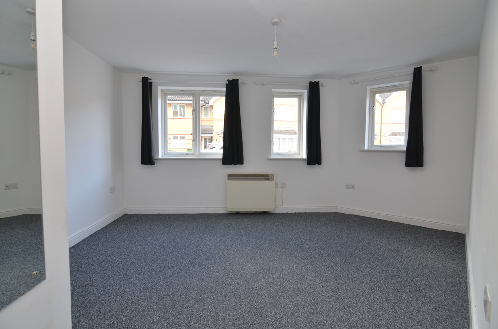 2 bed flat to rent in Stanley Close, London  - Property Image 4