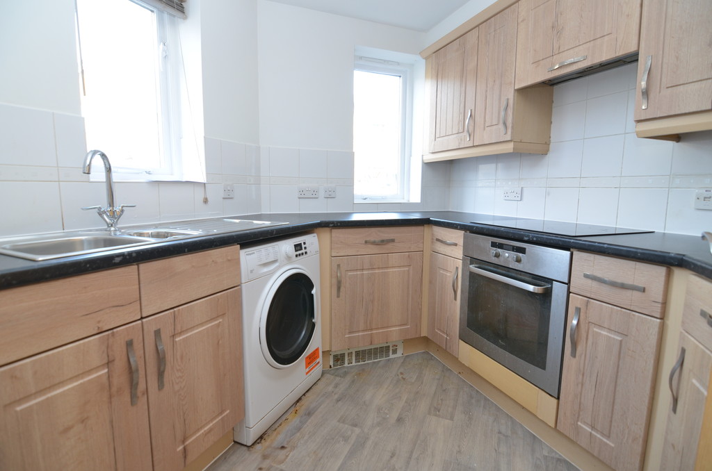 2 bed flat to rent in Stanley Close, London  - Property Image 2