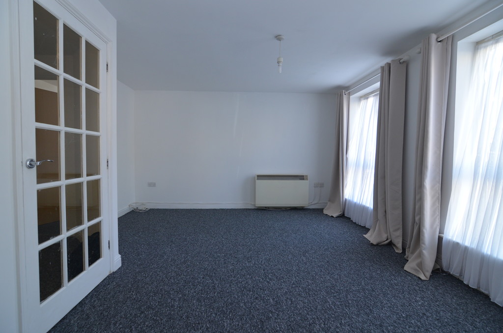 2 bed flat to rent in Stanley Close, London  - Property Image 3