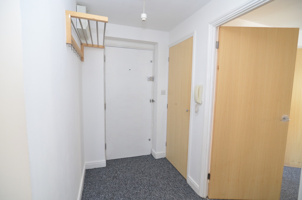 2 bed flat to rent in Stanley Close, London  - Property Image 9