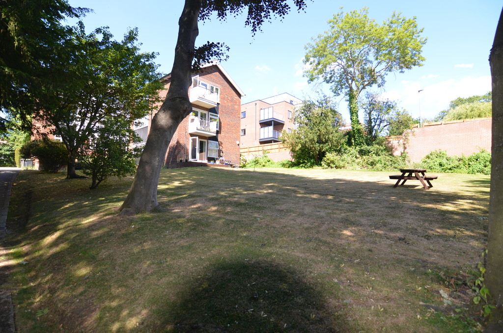 2 bed apartment to rent in Foxgrove Road, Beckenham  - Property Image 11