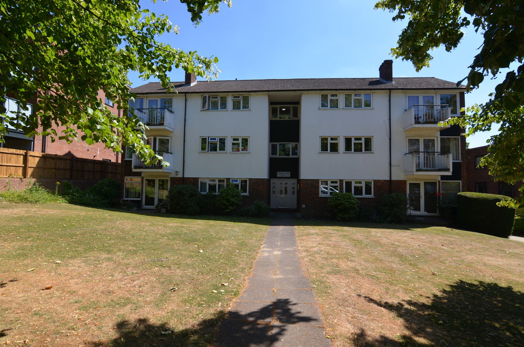 2 bed apartment to rent in Foxgrove Road, Beckenham  - Property Image 1