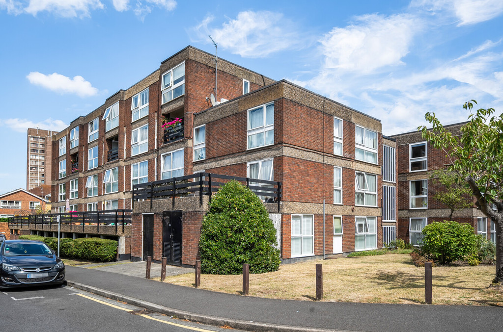 2 bed flat for sale in Manor Road, Sidcup  - Property Image 1