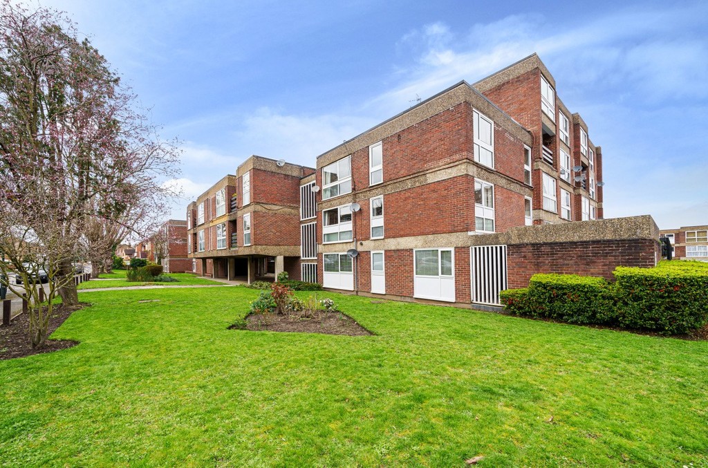 2 bed flat for sale in Manor Road, Sidcup  - Property Image 1