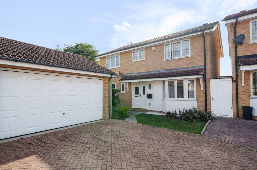 4 bed detached house for sale in Lamorbey Close, Sidcup  - Property Image 1