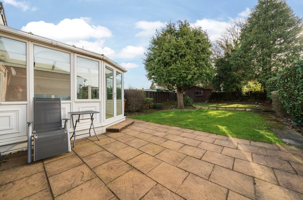 2 bed semi-detached bungalow for sale in Longmead Drive, Sidcup  - Property Image 8