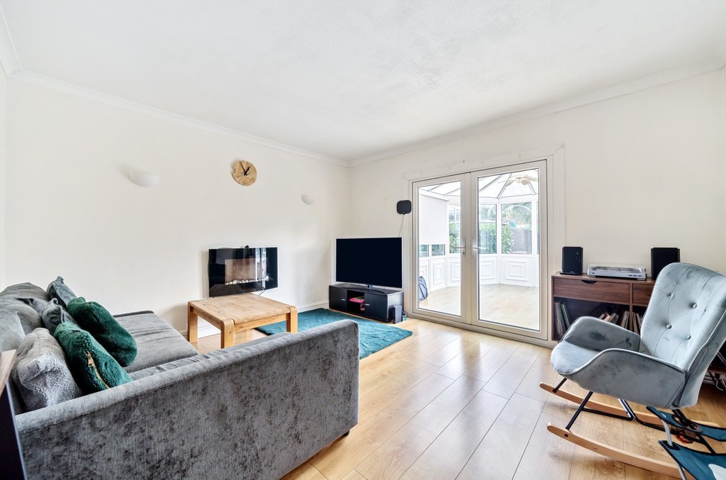 2 bed semi-detached bungalow for sale in Longmead Drive, Sidcup - Property Image 1