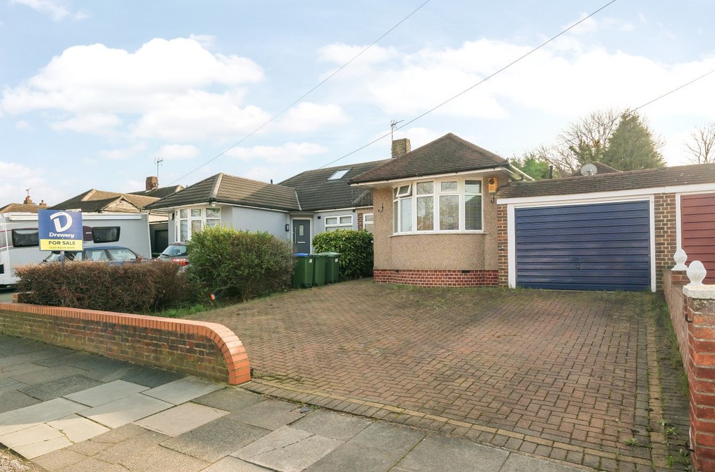 2 bed semi-detached bungalow for sale in Longmead Drive, Sidcup  - Property Image 3