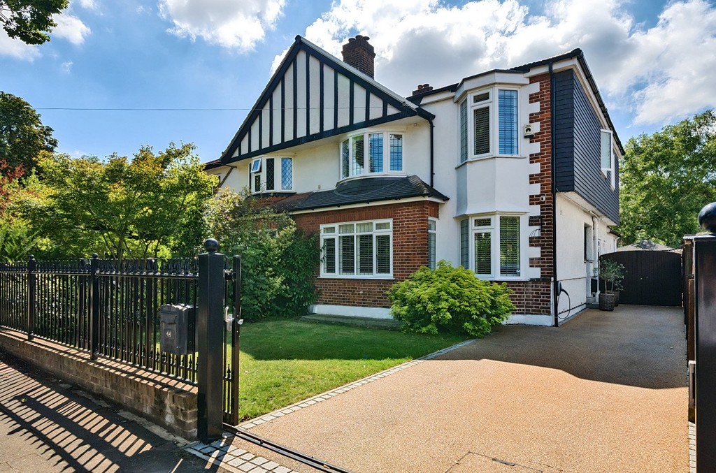 5 bed semi-detached house for sale in Farwell Road, Sidcup - Property Image 1