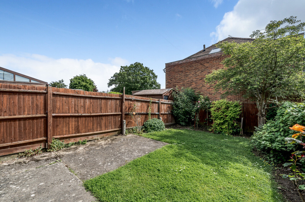 3 bed semi-detached house for sale in Hengrove Court, Bexley  - Property Image 18