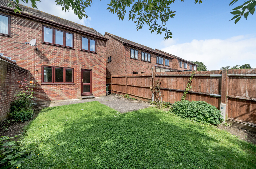 3 bed semi-detached house for sale in Hengrove Court, Bexley  - Property Image 8