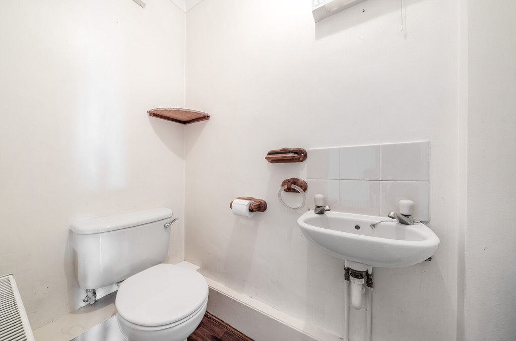 3 bed semi-detached house for sale in Hengrove Court, Bexley  - Property Image 13