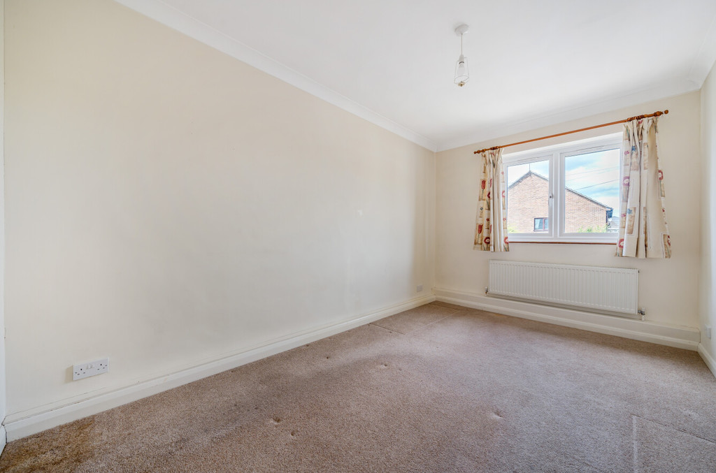 3 bed semi-detached house for sale in Hengrove Court, Bexley  - Property Image 16