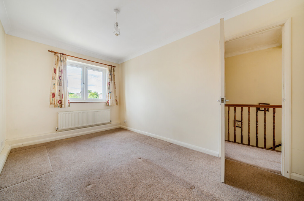 3 bed semi-detached house for sale in Hengrove Court, Bexley  - Property Image 4