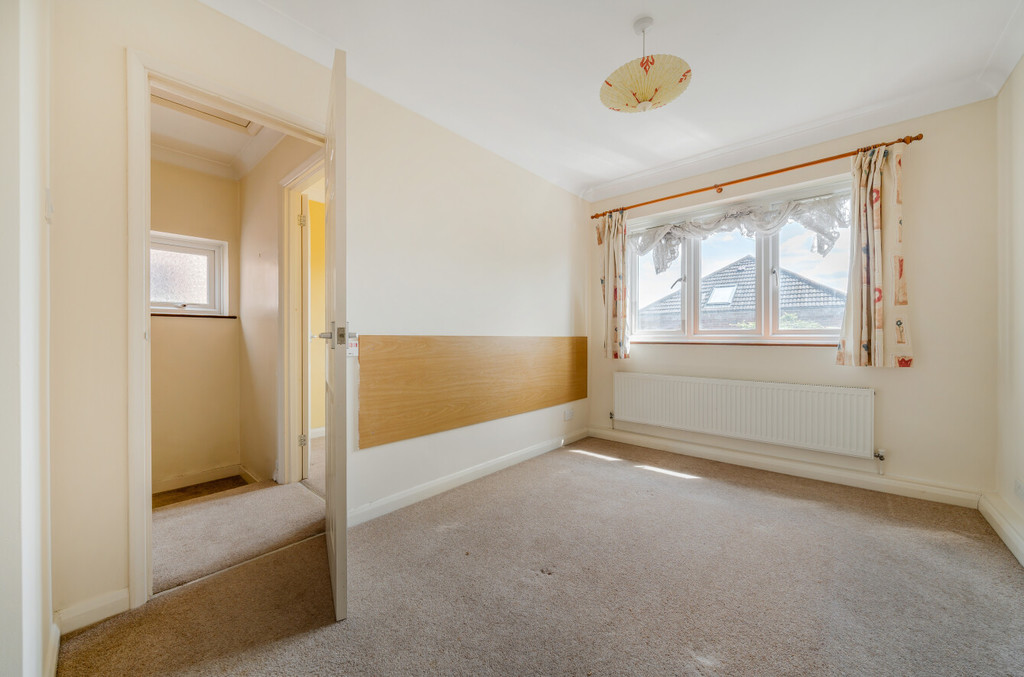 3 bed semi-detached house for sale in Hengrove Court, Bexley  - Property Image 5