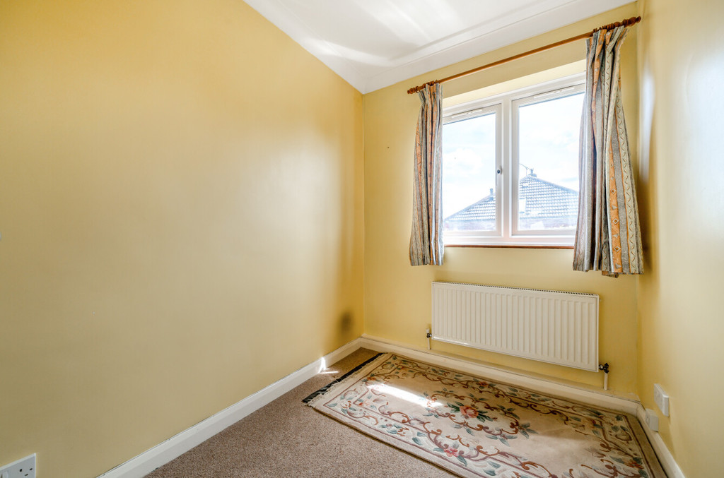 3 bed semi-detached house for sale in Hengrove Court, Bexley  - Property Image 6