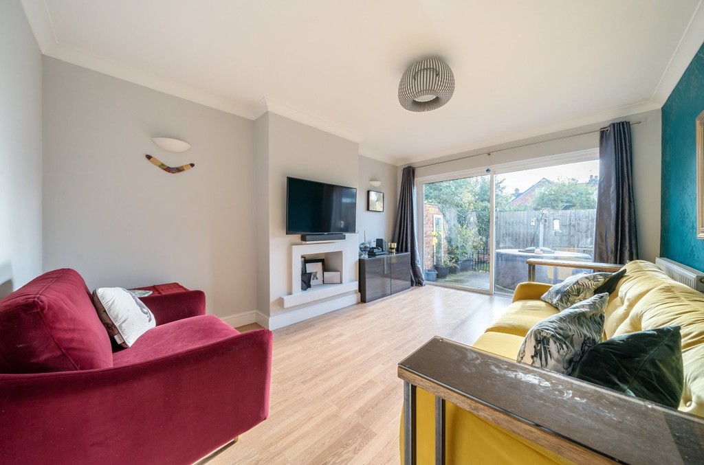 2 bed ground floor maisonette for sale in Esher Close, Bexley  - Property Image 3