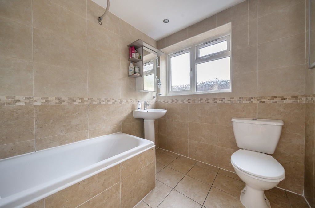 2 bed ground floor maisonette for sale in Esher Close, Bexley  - Property Image 11