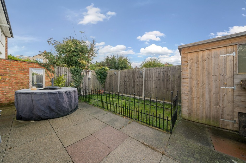 2 bed ground floor maisonette for sale in Esher Close, Bexley  - Property Image 12