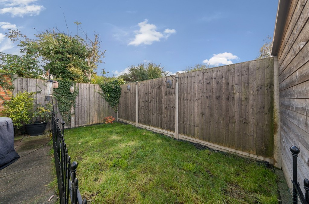 2 bed ground floor maisonette for sale in Esher Close, Bexley  - Property Image 13