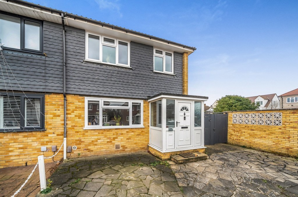 3 bed semi-detached house for sale in Faesten Way, Bexley - Property Image 1