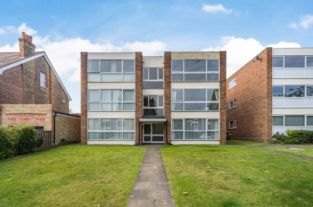 2 bed ground floor flat for sale in The Park, Sidcup  - Property Image 1