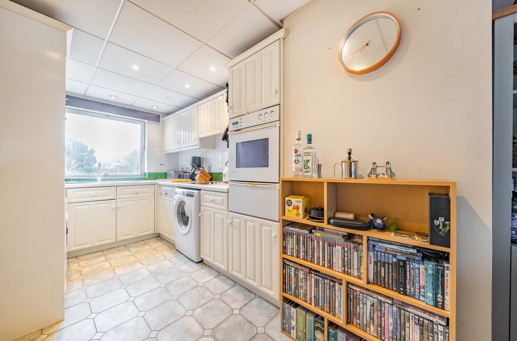 2 bed flat for sale in Longlands Road, Sidcup  - Property Image 3