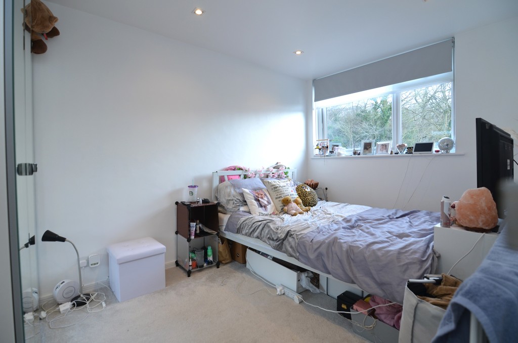 3 bed maisonette to rent in Caveside Close, Chislehurst  - Property Image 5