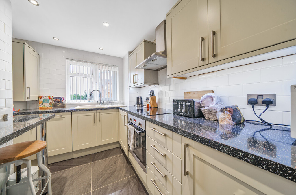 2 bed flat for sale in Hatherley Crescent, Sidcup  - Property Image 3