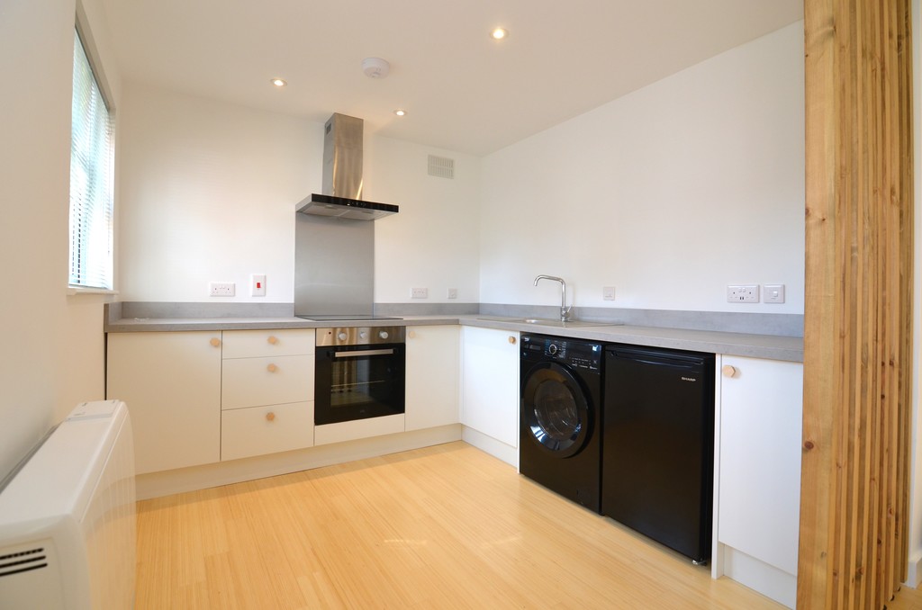 Studio flat to rent in Kirkland Close, Sidcup  - Property Image 2