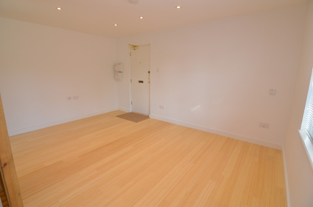 Studio flat to rent in Kirkland Close, Sidcup  - Property Image 6