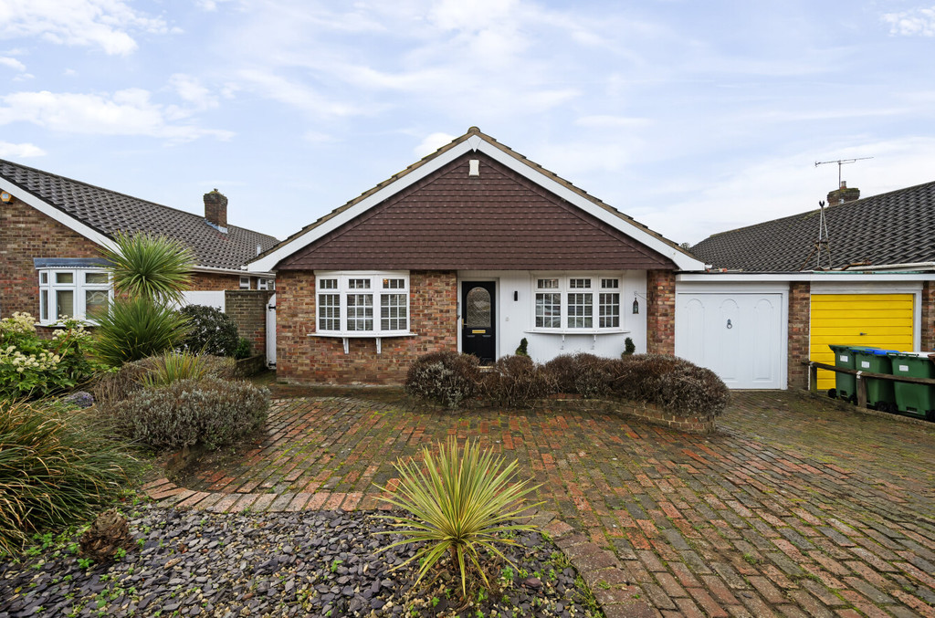 3 bed detached bungalow for sale in Oakley Park, Bexley  - Property Image 1